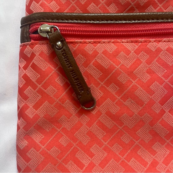 Tommy Hilfiger Crossbody bag - Picture 2 of 3